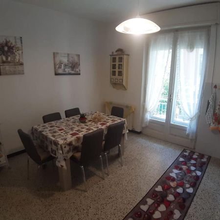Appartamento centrale fino a 8 posti letto Pontremoli Esterno foto