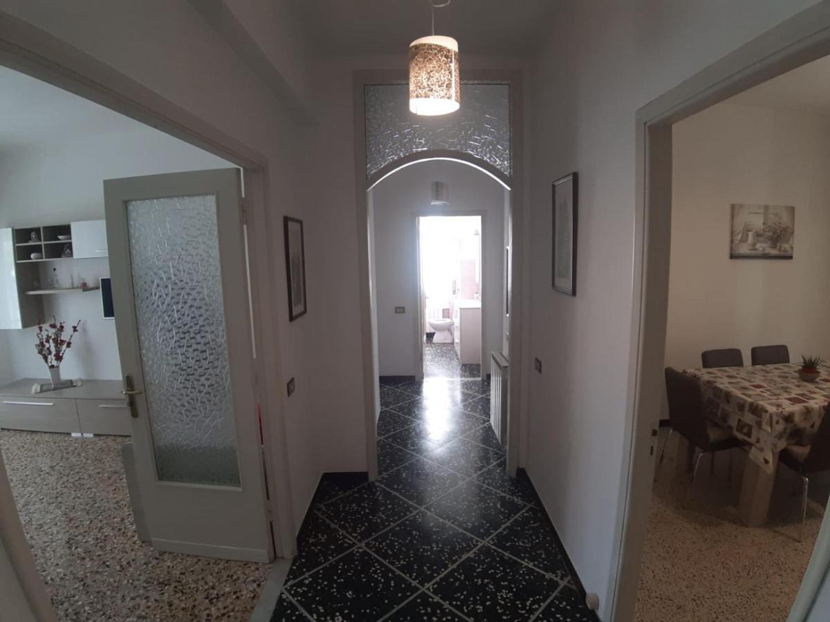 Appartamento centrale fino a 8 posti letto Pontremoli Esterno foto