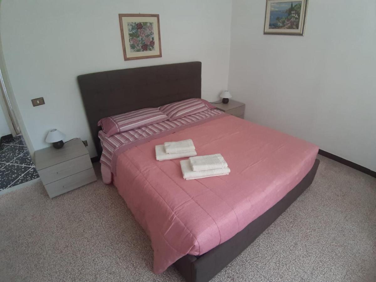 Appartamento centrale fino a 8 posti letto Pontremoli Esterno foto