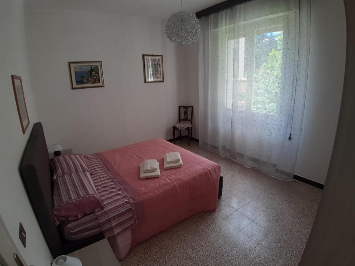 Appartamento centrale fino a 8 posti letto Pontremoli Esterno foto
