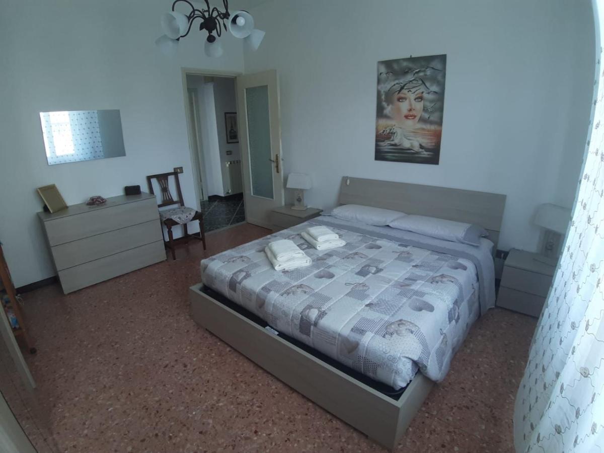 Appartamento centrale fino a 8 posti letto Pontremoli Esterno foto