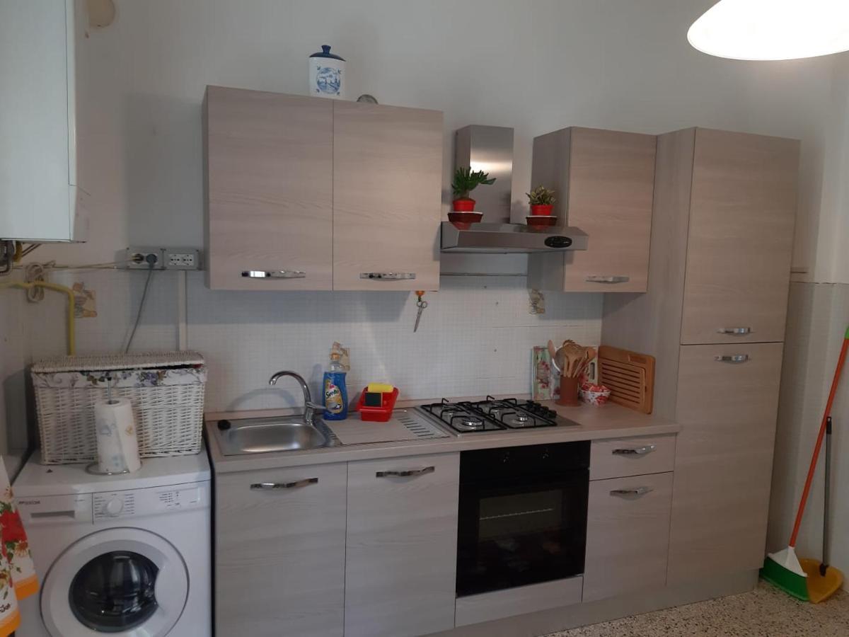 Appartamento centrale fino a 8 posti letto Pontremoli Esterno foto