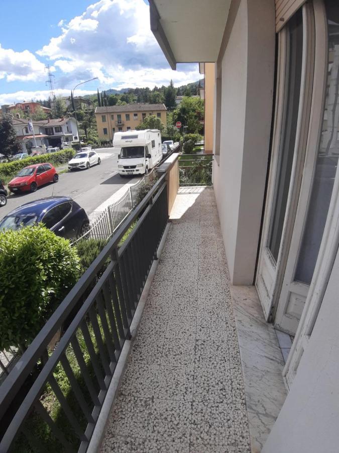 Appartamento centrale fino a 8 posti letto Pontremoli Esterno foto