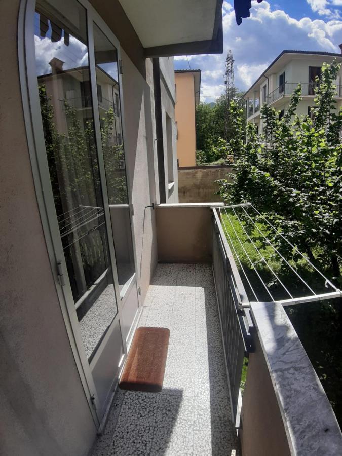 Appartamento centrale fino a 8 posti letto Pontremoli Esterno foto
