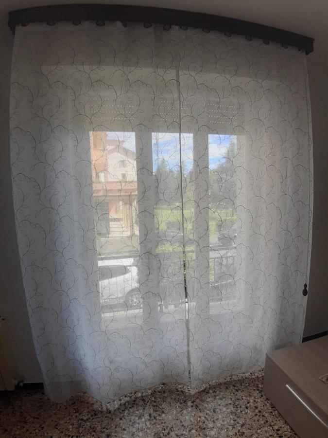Appartamento centrale fino a 8 posti letto Pontremoli Esterno foto
