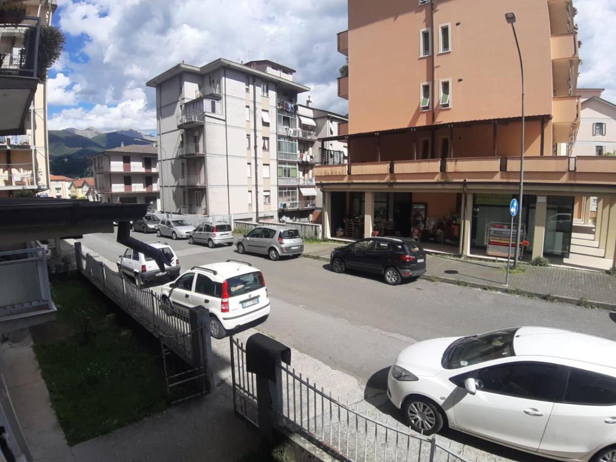 Appartamento centrale fino a 8 posti letto Pontremoli Esterno foto