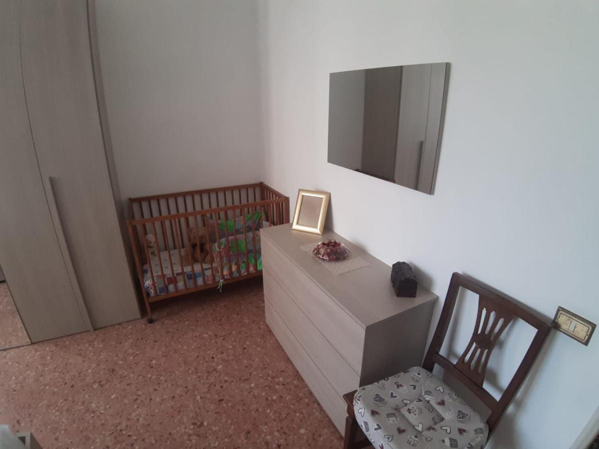 Appartamento centrale fino a 8 posti letto Pontremoli Esterno foto