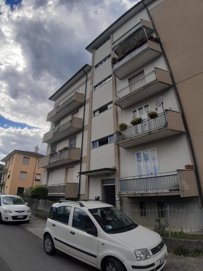 Appartamento centrale fino a 8 posti letto Pontremoli Esterno foto